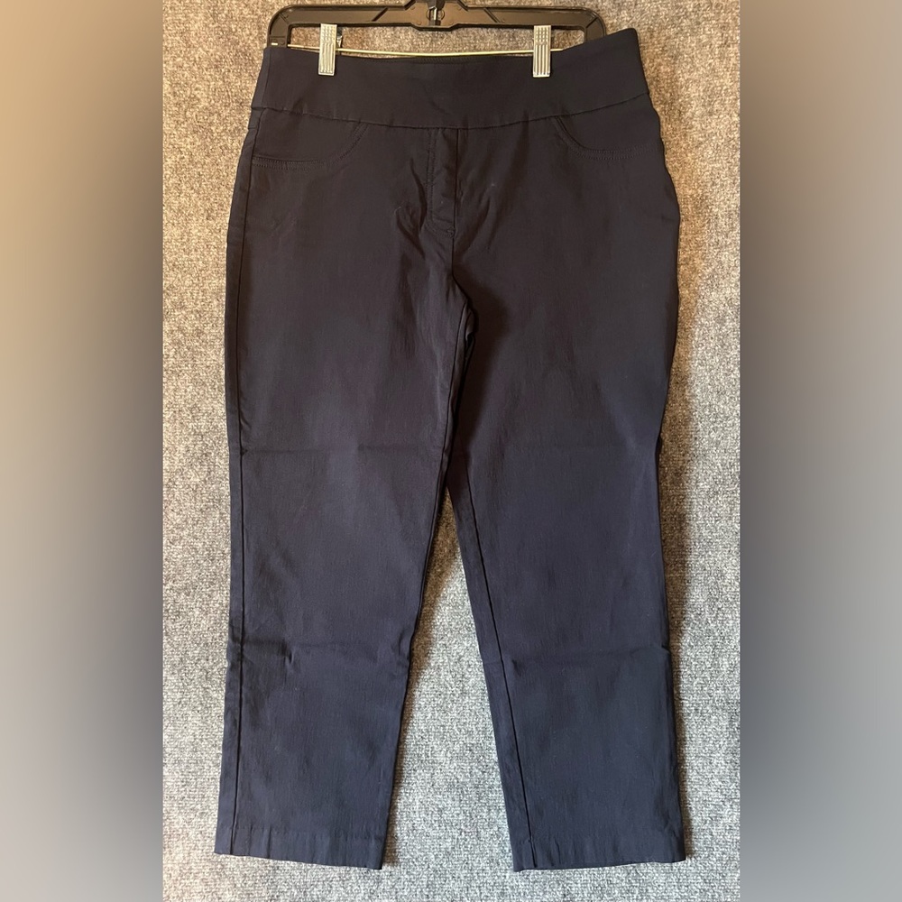 Ruby Red Women’s navy blue Pants size12 back Pockets  Stretch capri 25” length